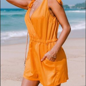 NWT CUPSHE AYANNA ORANGE ROMPER.